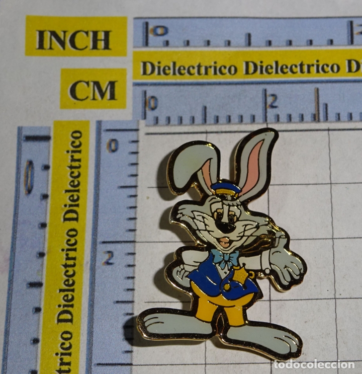 Pin's de collection: INSIGNIA BROCHE DE TURISMO. CONEJO MASCOTA DE SAN PEDRO DEL VATICANO. NO PIN