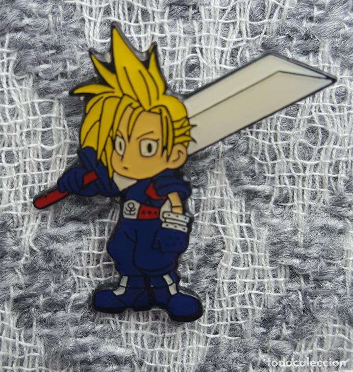 Pins de colecci&oacute;n: Pin Cloud Strife Final Fantasy VII - Foto 1