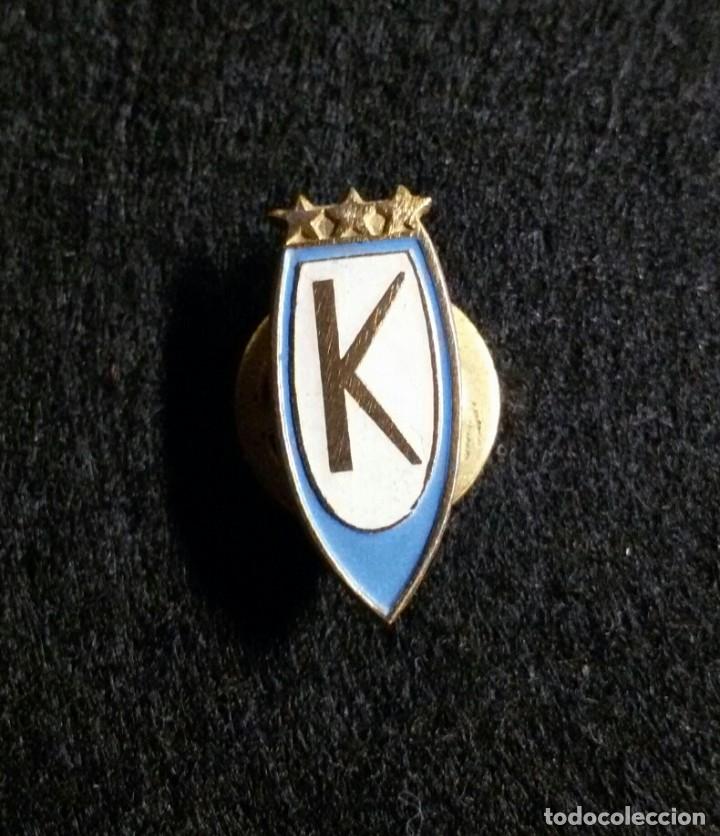 Pin's de collection: Antigua insignia para ojal o solapa - K escudo coronado por tres estrellas - Kastell Televisiones