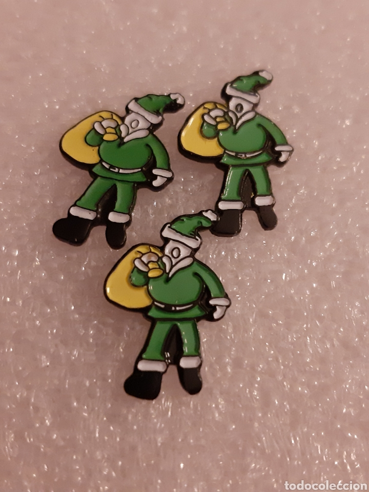 Pins de colecci&oacute;n: 3 Pins Papa Noel Verde con saco amarillo