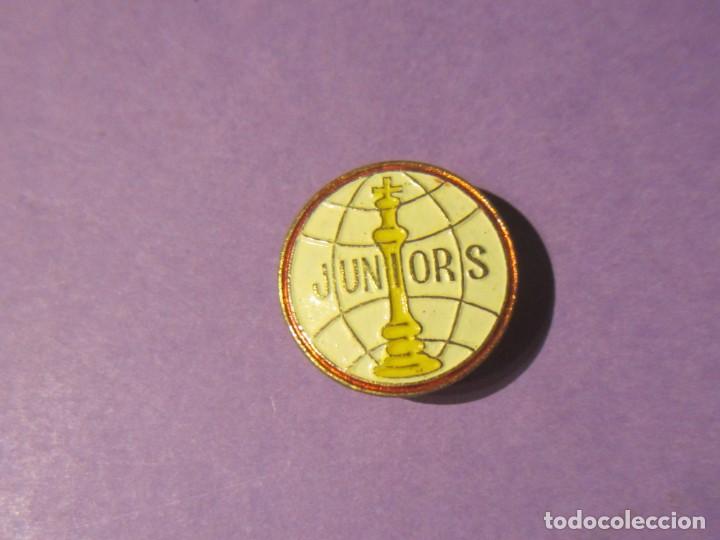 Pins de colecci&oacute;n: Pin Juniors Ajedrez. - Foto 2