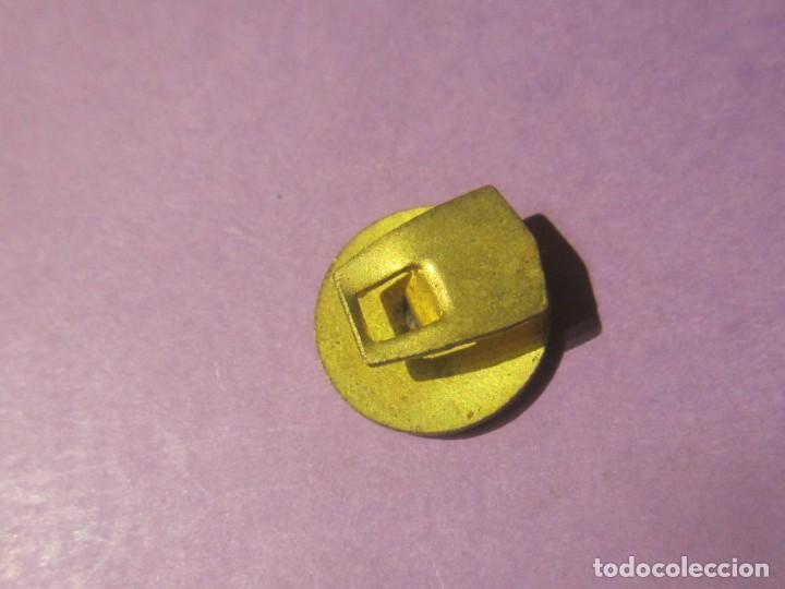 Pins de colecci&oacute;n: Pin Juniors Ajedrez. - Foto 3