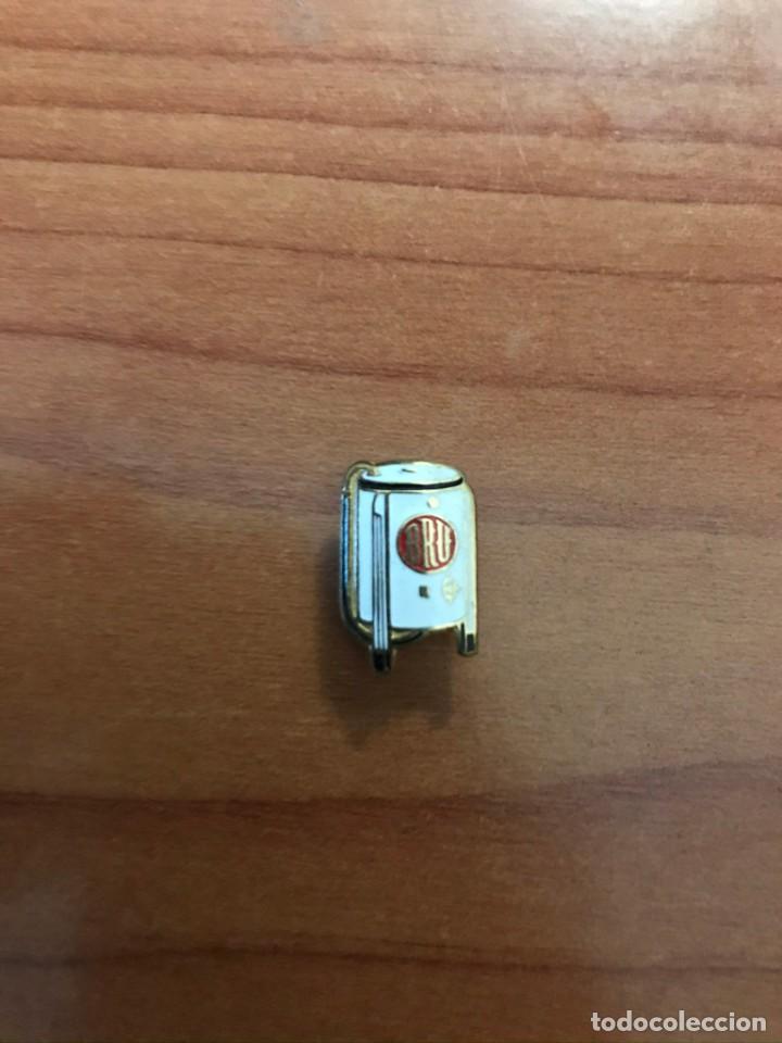 Pins de colecci&oacute;n: ANTIGUO PIN INSIGNIA DE OJAL - LAVADORAS BRU