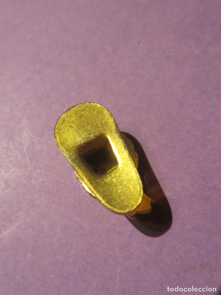 Pins de colecci&oacute;n: pin de ojal. - Foto 3