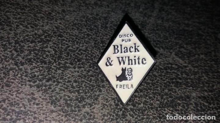 Pins de colecci&oacute;n: Pins de GRANADA DISCO PUB BLACK & WHITE FREILA - Foto 1