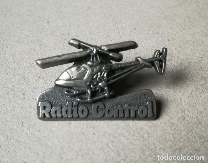 Pins de colecci&oacute;n: PIN HELICOPTECO. RADIO CONTROL. - Foto 1