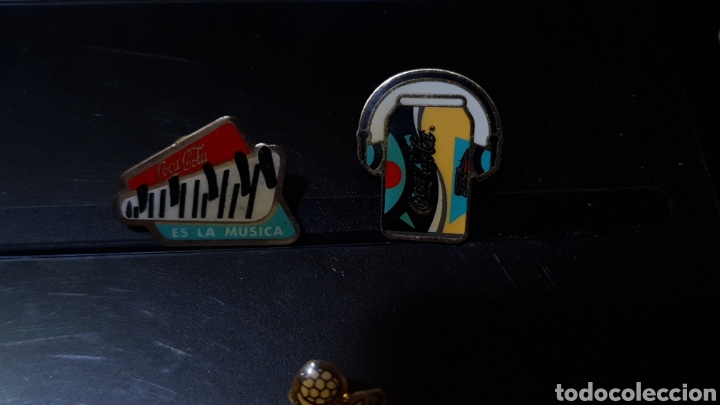 Pins de colecci&oacute;n: Lote de 10 pins de Coca Cola - Foto 3