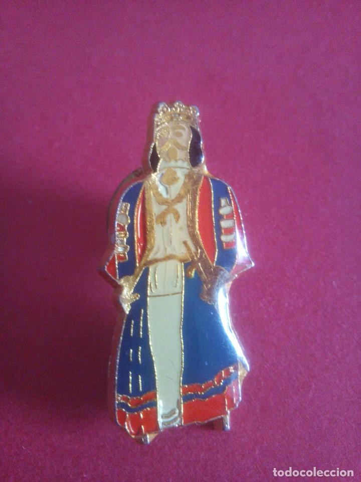 Pins de colecci&oacute;n: Pin Gigante Rey Europeo - Comparsa de Pamplona - Navarra