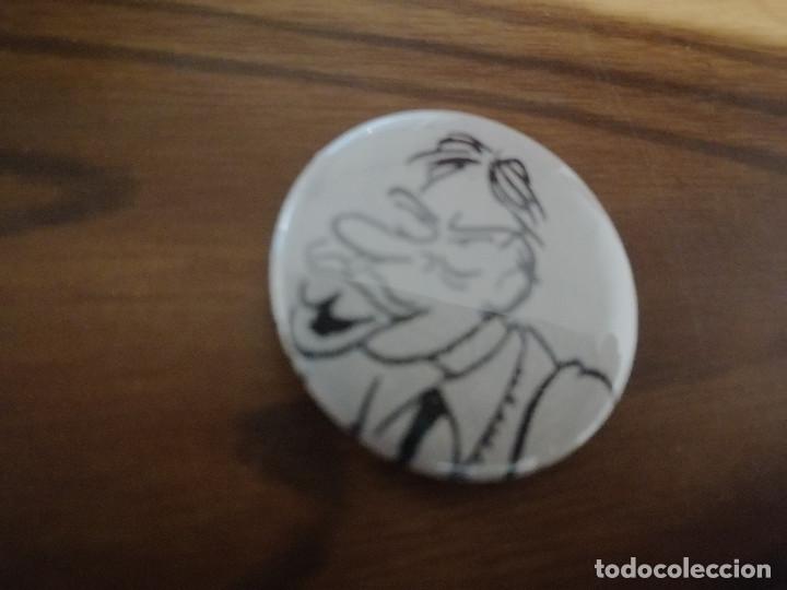 Sammlung von Pins: FELIPE GONZALEZ. CARICATURA. CHAPA 31 MM. PARTE DE ATR&Aacute;S MET&Aacute;LICA. SIN USO. BUEN ESTADO. DIFICIL