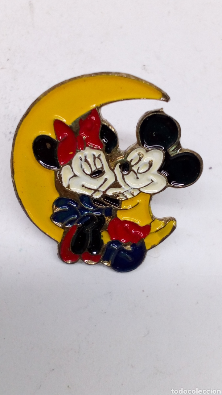 Pins de colecci&oacute;n: Pin con esmalte de dibujos animados Minnie y Mickey Mouse