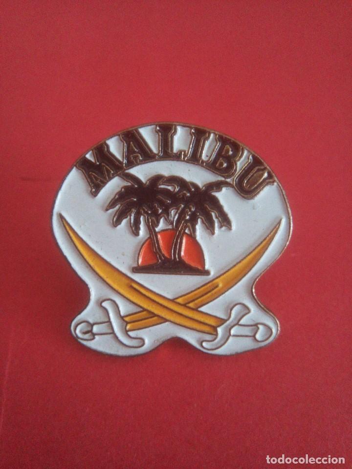 Pins de colecci&oacute;n: Pin bebidas - Ron Malibu