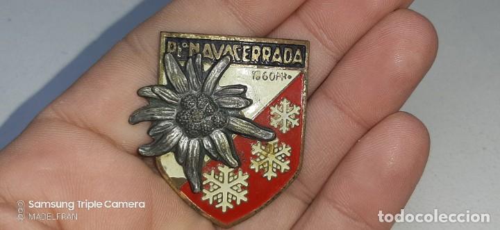 Pins de colecci&oacute;n: ANTIGUA INSIGNIA BROCHE ESTACION DE ESQUI DEL PUERTO DE NAVACERRADA FLOR DE EDELWEISS - A&Ntilde;OS 50