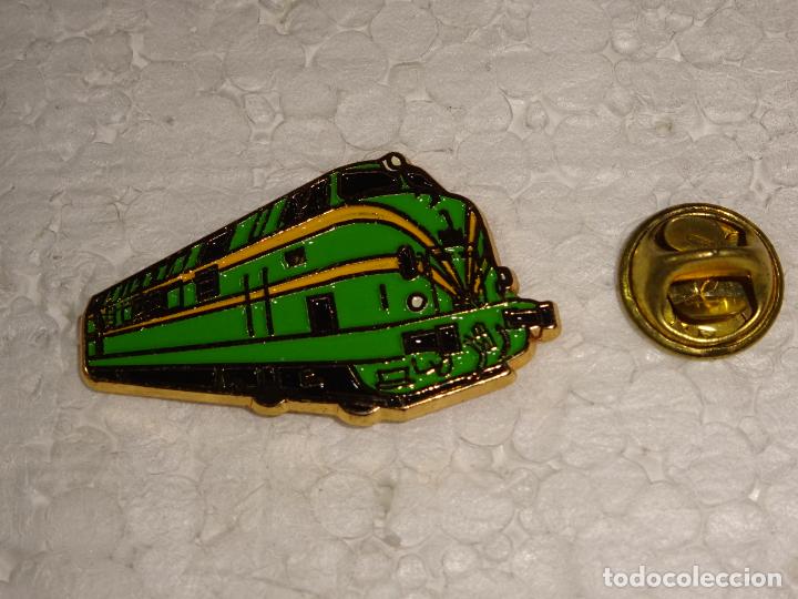 Pins e Spille di collezione: PIN DE TRENES FERROCARRILES. TREN LOCOMOTORA ESPA&Ntilde;A.