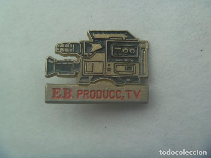 Pins de colecci&oacute;n: PIN DE UNA CAMARA DE TELEVISION O VIDEO : E. B. PRODUCC. TV