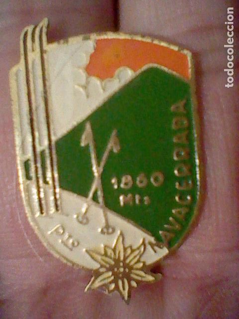 Pins de colecci&oacute;n: PUERTO NAVACERRADA INSIGNIA ALPINISMO MONTA&Ntilde;ISMO SKY 3 CMS ALTO PINTURA LACADA BE