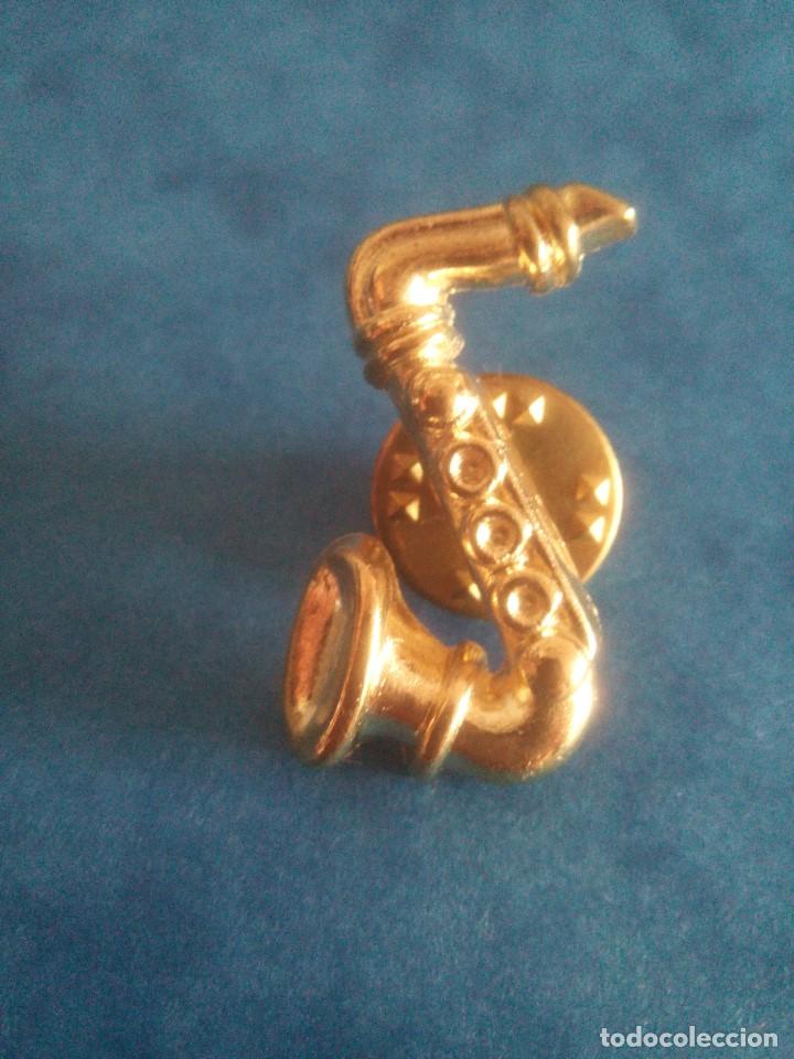 Pins de colecci&oacute;n: Pin saxof&oacute;n - dorado - Foto 1