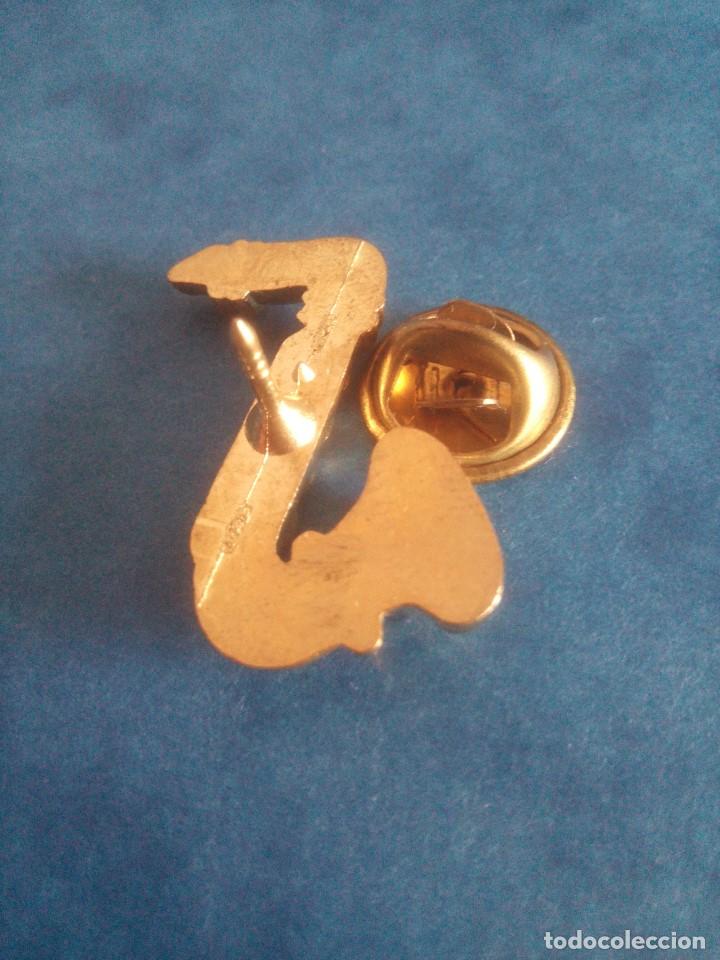 Pins de colecci&oacute;n: Pin saxof&oacute;n - dorado - Foto 2