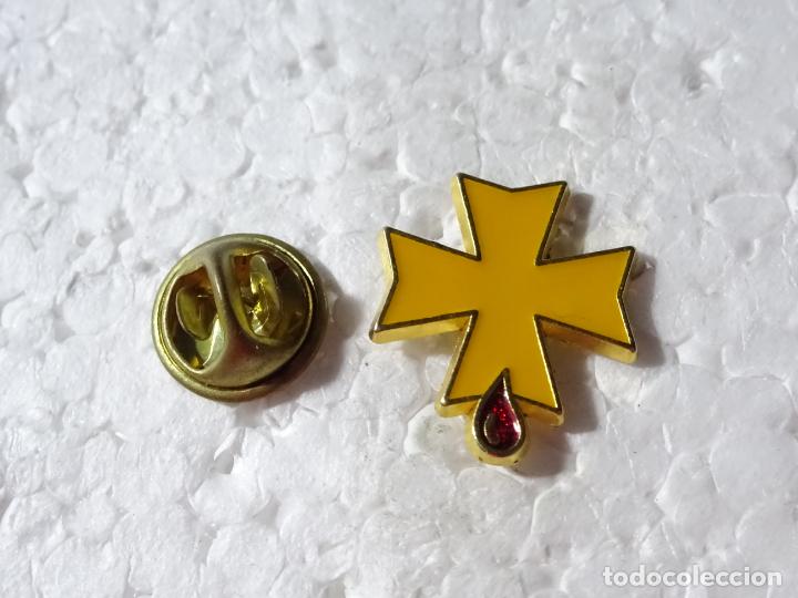 Pins e Spille di collezione: PIN DE SANIDAD MEDICINAS. DONANTES DE SANGRE ?