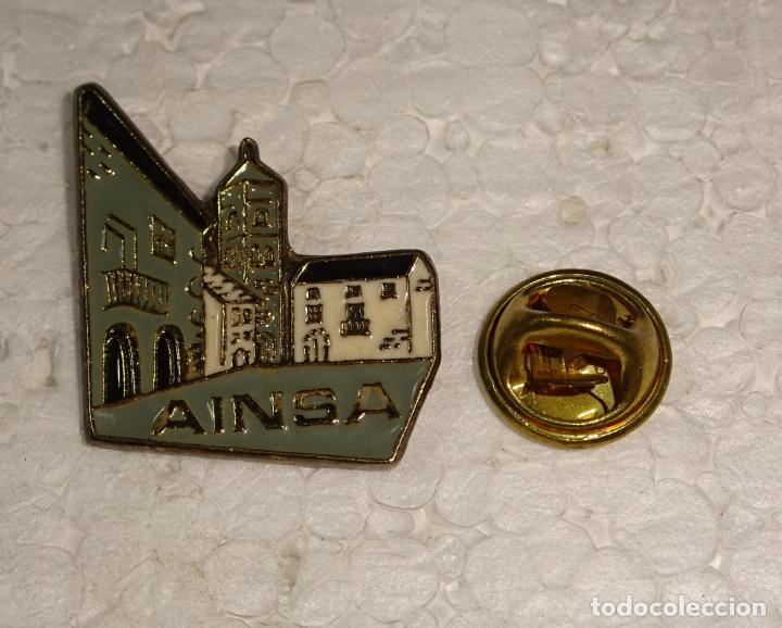 Pins de cole&ccedil;&atilde;o: PIN DE TURISMO. PLAZA MAYOR DE AINSA, HUESCA