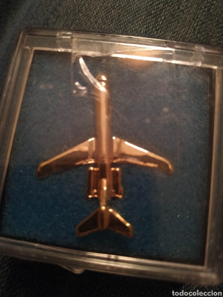 Sammlung von Pins: Pin dorado Avion MD 80 antigua compa&ntilde;ia aerea Crossair
