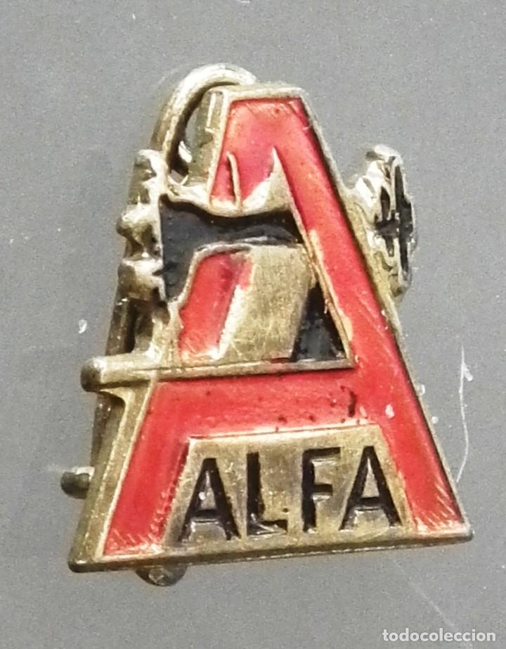 Pins de colecci&oacute;n: ANTIGUO PIN DE ALFILER DE M&Aacute;QUINAS DE COSER ALFA