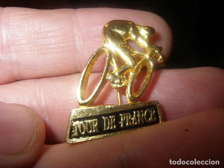 Pins de colecci&oacute;n: Insignia firmada por Erric del Tour de Francia.