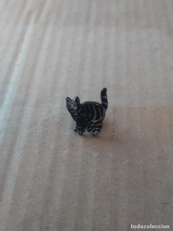 Pin's de collection: PIN ANIMALES: GATO A RAYAS
