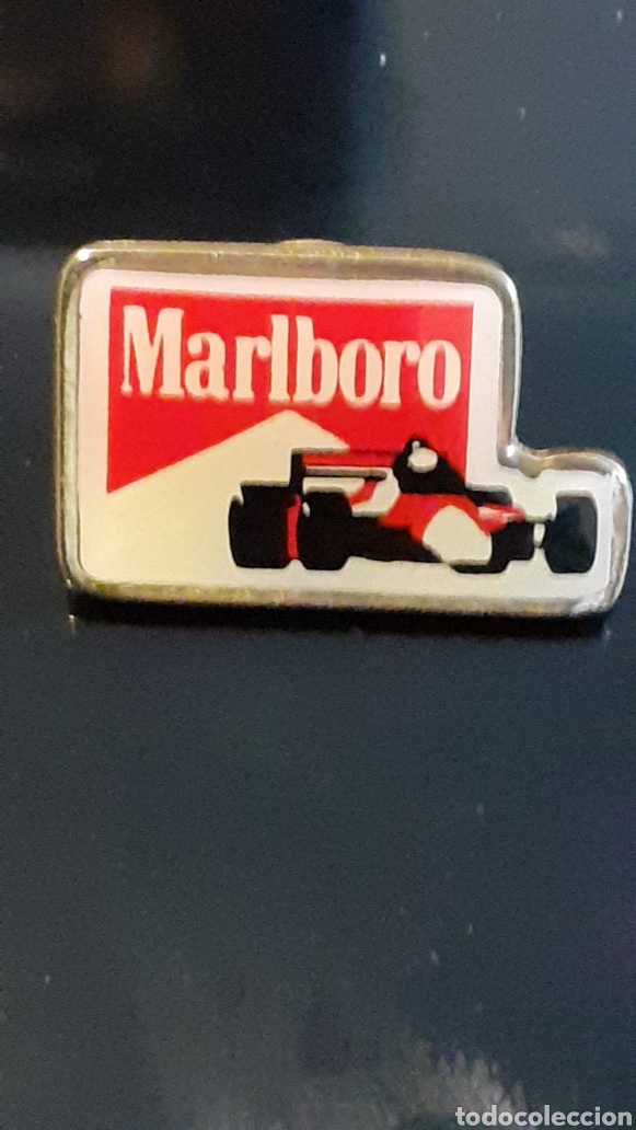Pins de colecci&oacute;n: Pin badget Marlboro Racing