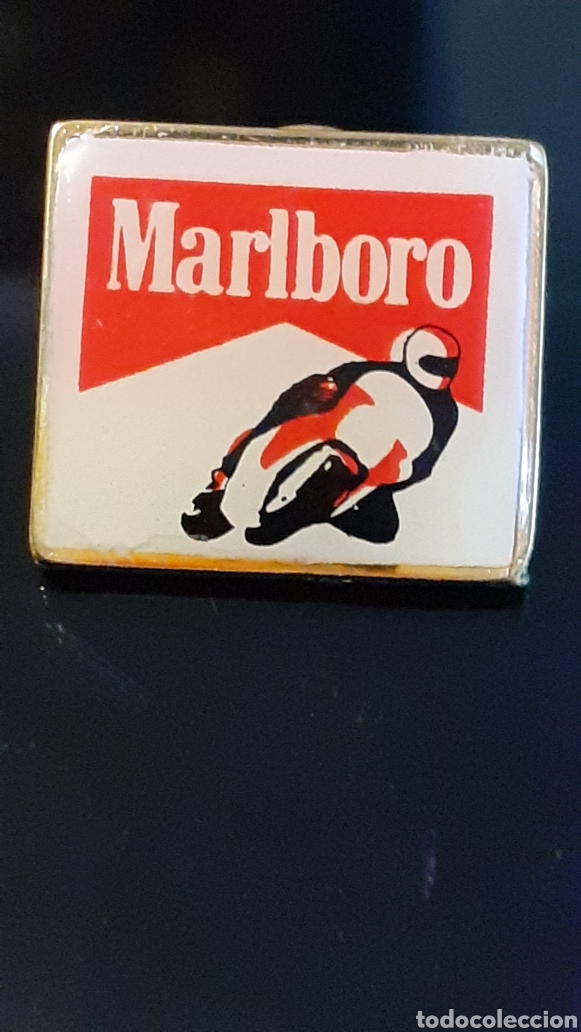 Pins de colecci&oacute;n: Pin badget Marlboro Racing