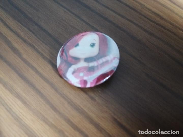 Pins de colecci&oacute;n: TARTA DE FRESA IV. CHAPA. 31 MM. DE DI&Aacute;METRO. METAL POR DETR&Aacute;S. SIN USO. BUEN ESTADO. DIFICIL