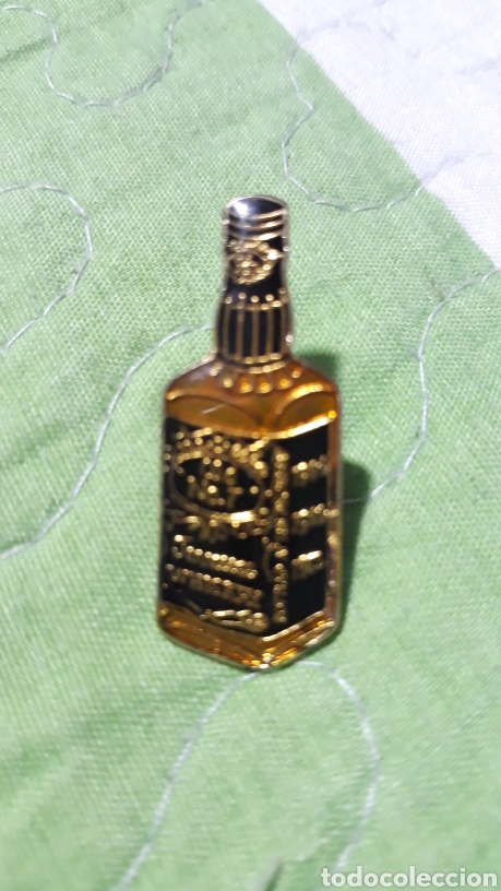 Pins de colecci&oacute;n: Antiguo pin Tennessee whisky