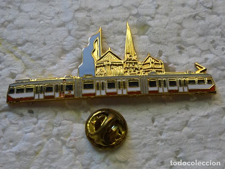 Pins de cole&ccedil;&atilde;o: PIN DE TRENES FERROCARRILES. SUIZA. TRANV&Iacute;A TREN DE ZURICH Y SKYLINE