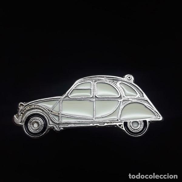 Pins de colecci&oacute;n: pin citroen 2 cv blanco