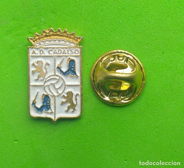 Pins de colecci&oacute;n: PIN FUTBOL - ESCUDO EQUIPO DE FUTBOL - A.D. CADALSO - MADRID