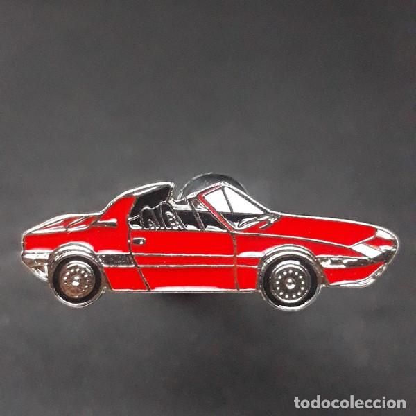 Pins de colecci&oacute;n: pin fiat 1.9 rojo