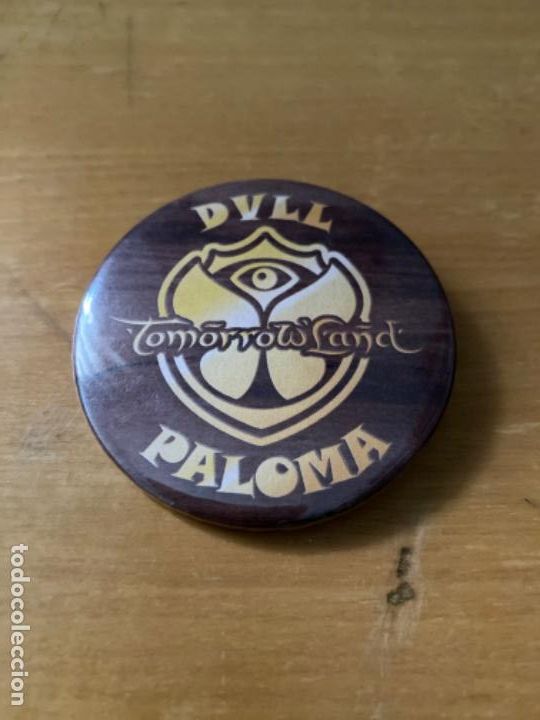 Collection pins: CHAPA PIN CARNAVAL BADAJOZ TOMORROWLAND DONDE VAMOS LA LIAMO COMPARSA