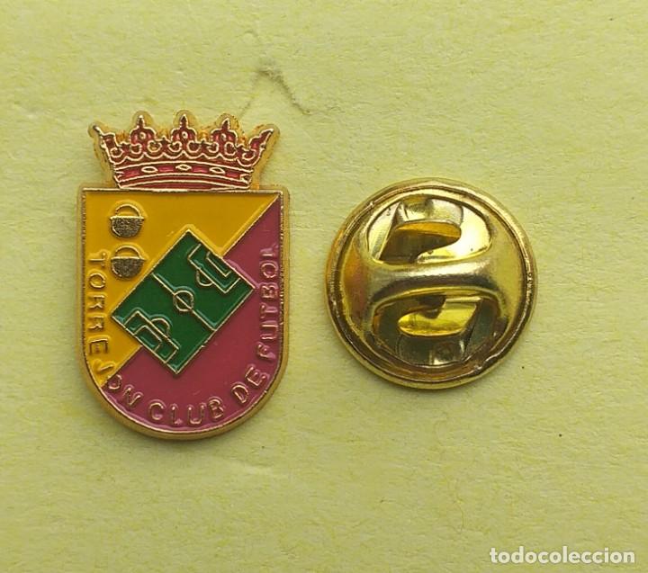 Pins de colecci&oacute;n: PIN FUTBOL - ESCUDO EQUIPO DE FUTBOL - TORREJON C.F. - MADRID
