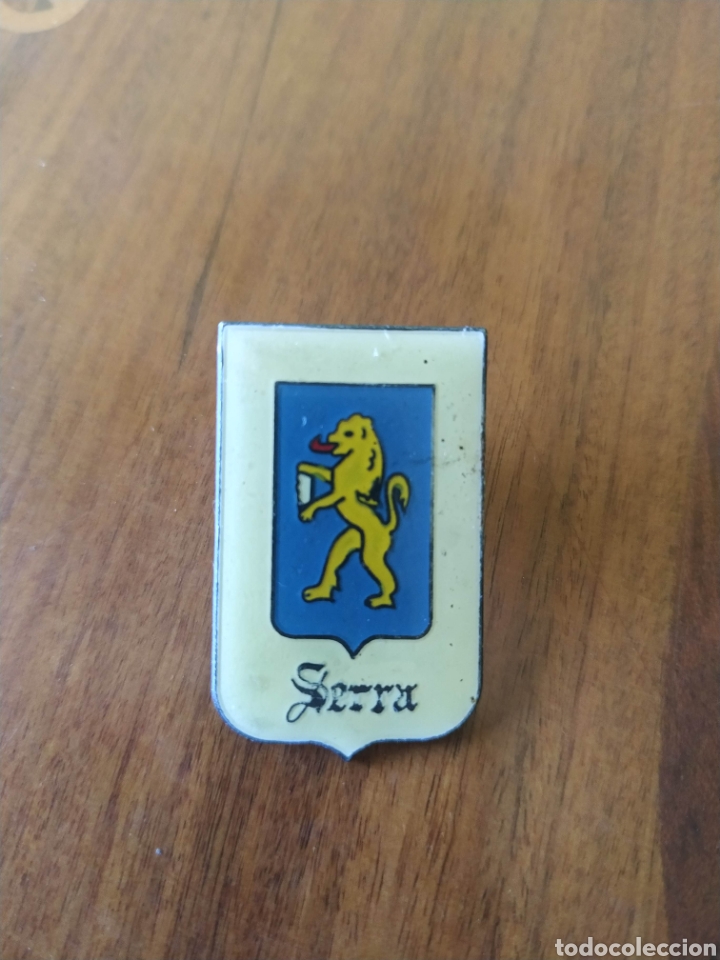 Sammlung von Pins: Pin escudo Her&aacute;ldico apellido Serra