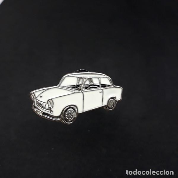 Pins de colecci&oacute;n: pin trabant 601 blanco