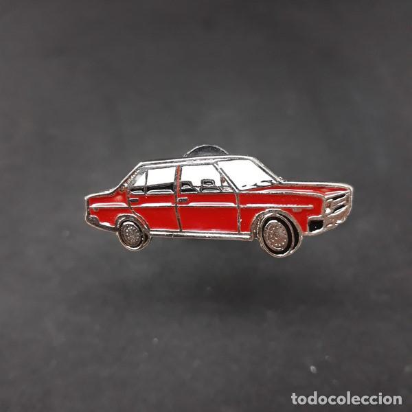 Pins de colecci&oacute;n: pin seat 131 rojo