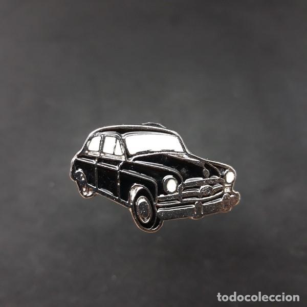 Pins de colecci&oacute;n: pin seat 1400 negro