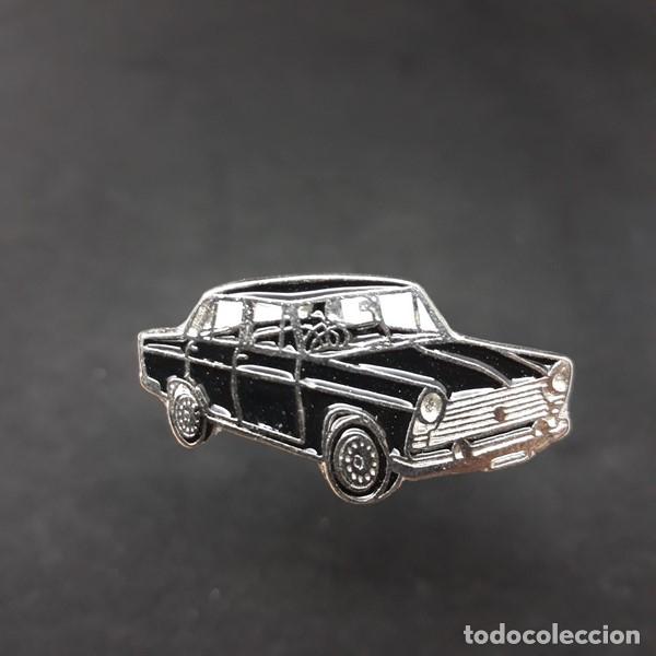 Pins de colecci&oacute;n: pin seat 1500 negro