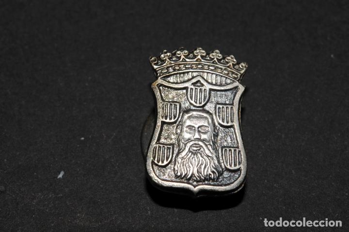 Pins de colecci&oacute;n: PIN - INSIGNIA DE SOLAPA - ESCUDO BARBASTRO HUESCA