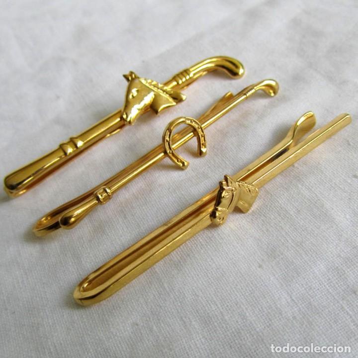 Pins de colecci&oacute;n: 3 pinzas para corbata, motivos h&iacute;picos caballos y herradura, metal dorado