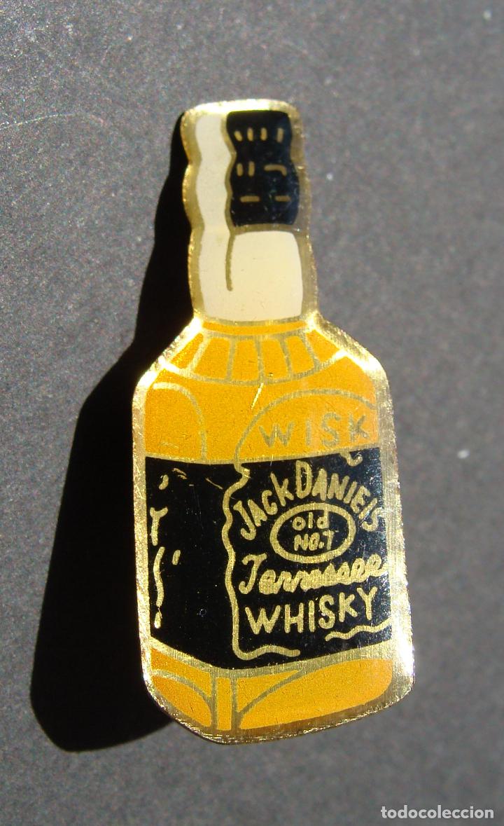 Pins de colecci&oacute;n: PIN - BOTELLA WHISKY JACK DANIELS TENNESSEE OLD 7
