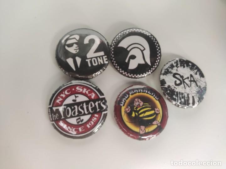 Pins e Spille di collezione: 5 CHAPAS (ENV&Iacute;O GRATIS) 2 TONE, TROJAN, BAD MANNERS, SKA, THE TOASTERS, 25 MM - NUEVAS