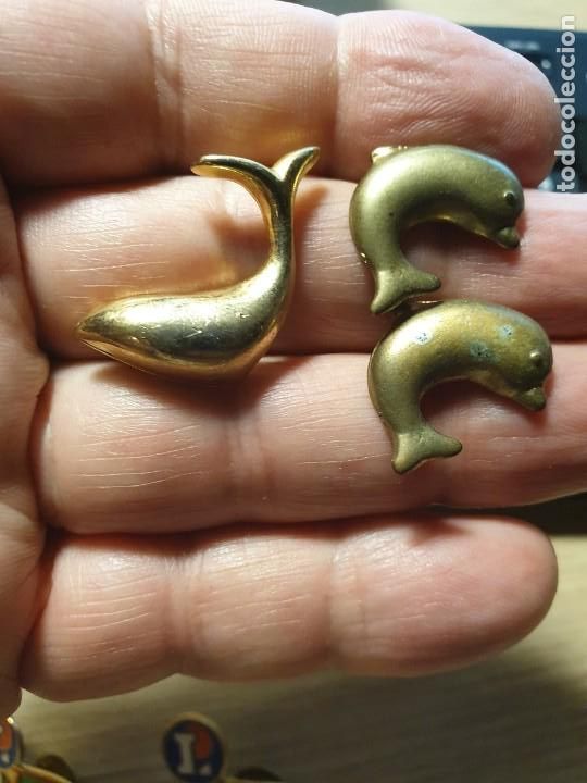 Pins de colecci&oacute;n: LOTE 3 PINS PECES DORADOS
