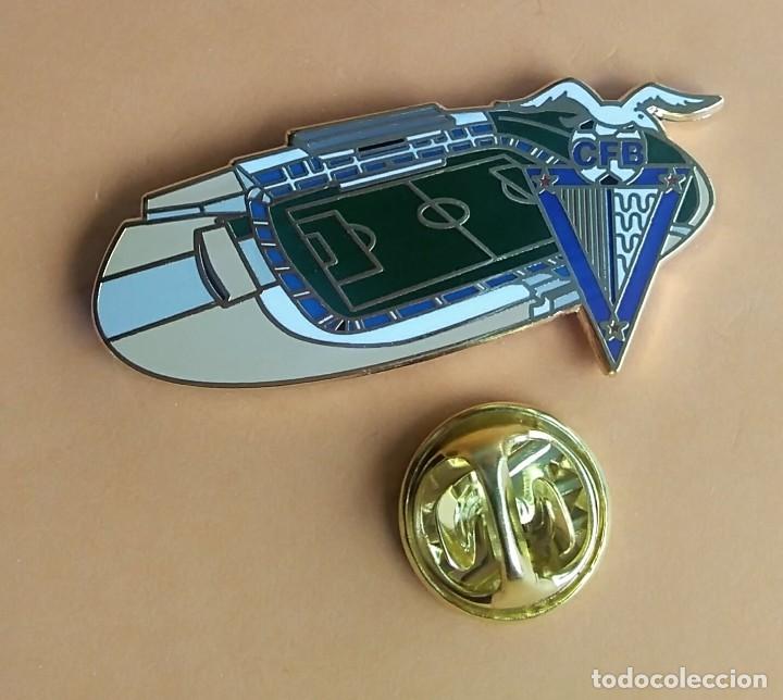 Sammlung von Pins: PIN FUTBOL - ESCUDO MAS ESTADIO - C.F. BADALONA - ESTADIO MUNICIPAL DE BADALONA - BARCELONA