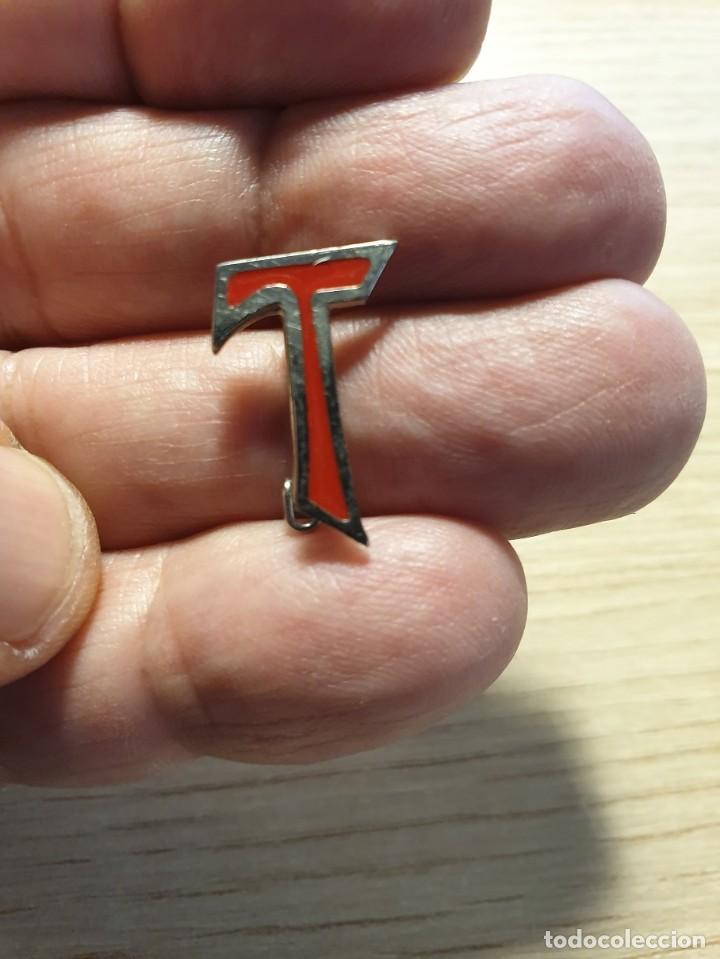 Pins de colecci&oacute;n: INSIGNIA LETRA -T- TAU EN GRIEGO - ESMALTADA AL FUEGO