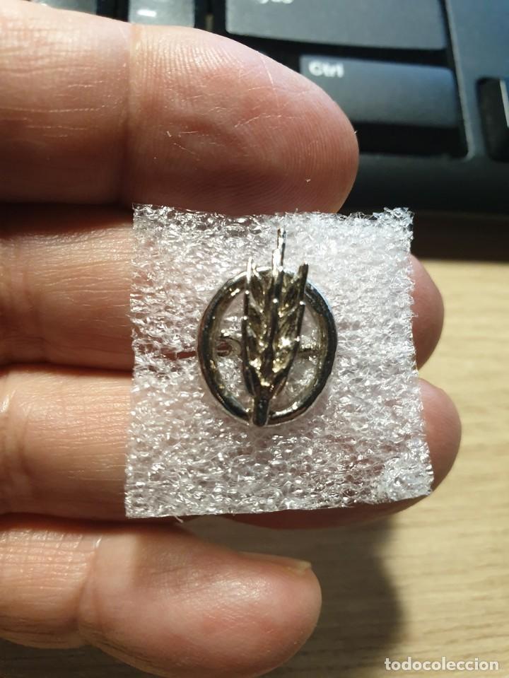 Pins de colecci&oacute;n: INSIGNIA EBRO AGRICOLA - ESPIGA PLATEADA
